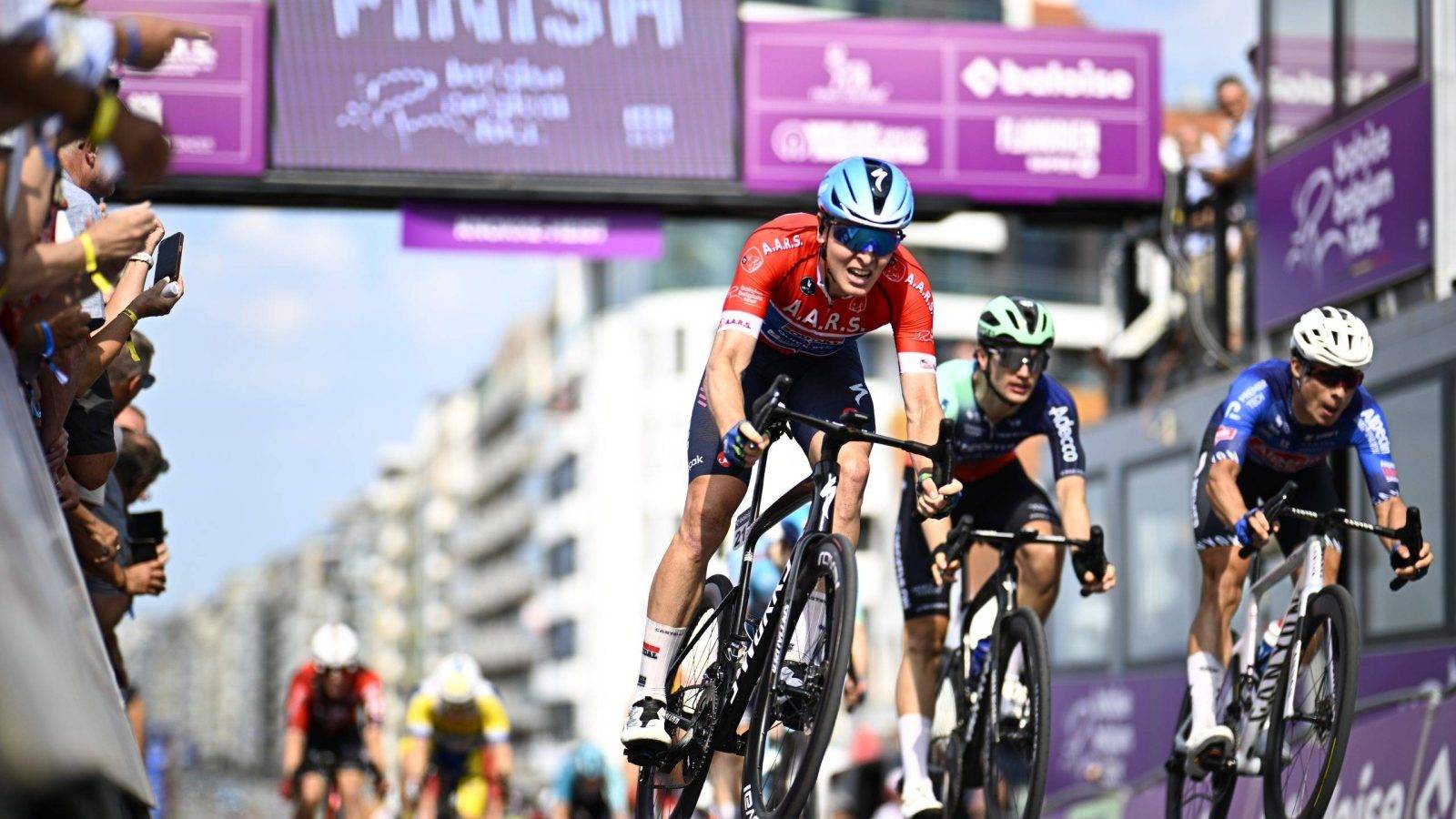 Belgian Tim Merlier crosses the finish line to win stage 2 of the Baloise Belgium Tour cycling race, 197,6 km from Merelbeke-Melle to Knokke-Heist, Thursday 18 June 2026. The Baloise Belgium Tour takes place from 17 to 21 June.
BELGA PHOTO JASPER JACOBS