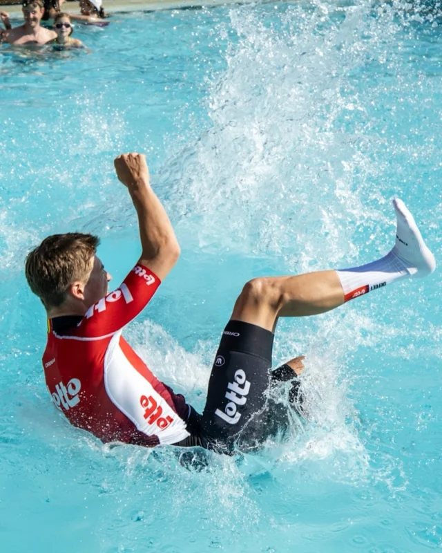 It’s getting hot! ☀️ 
Drink enough and cool down like Jenno jumping into the pool. 

Two weeks ago at Baloise Belgium Tour it was warm, now it’s even hotter. Stay hydrated! 💧

#baloisebelgiumtour #itsgettinghot